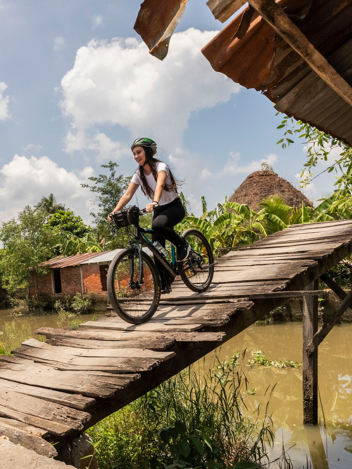 米乐m6登录-越南选手击败对手获得自行车女子比赛冠军