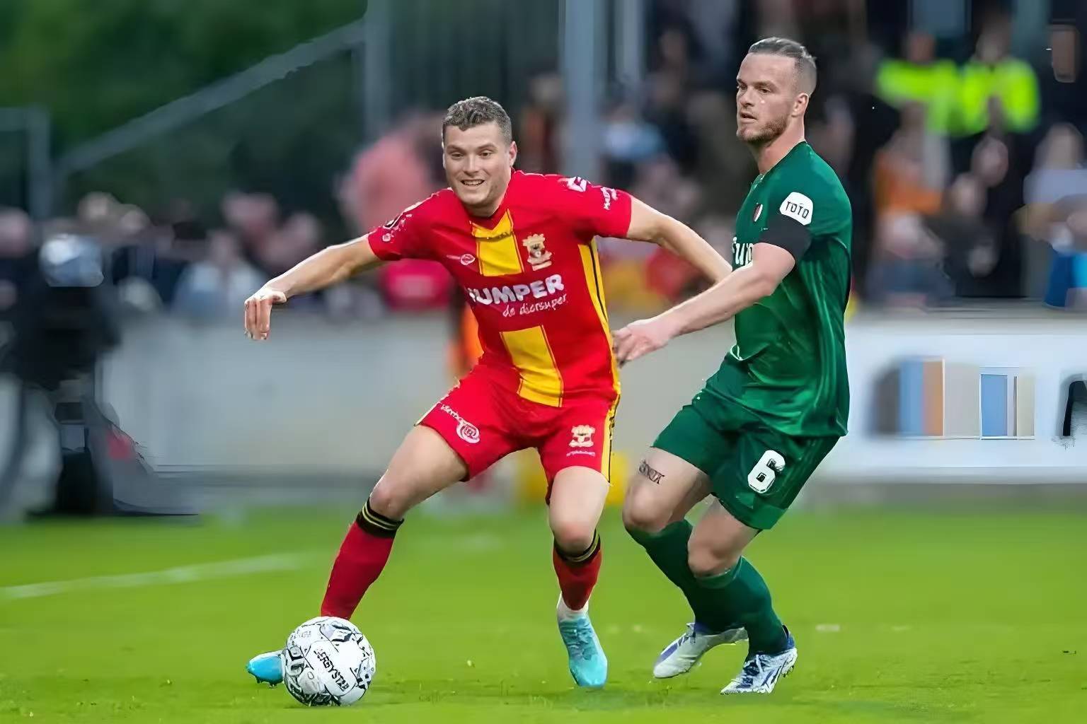 米乐体育网站-埃因霍温成功出线，荷兰球队欧战表现抢眼