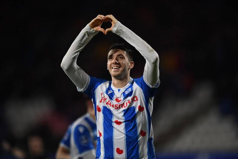 米乐体育官网首页-阿贾克斯傲视荷甲，天鹅继续保持第二座宝座