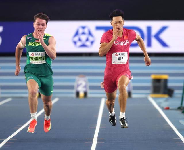 米乐官网-田径队年轻新秀突围，挑战老牌选手夺冠成可能